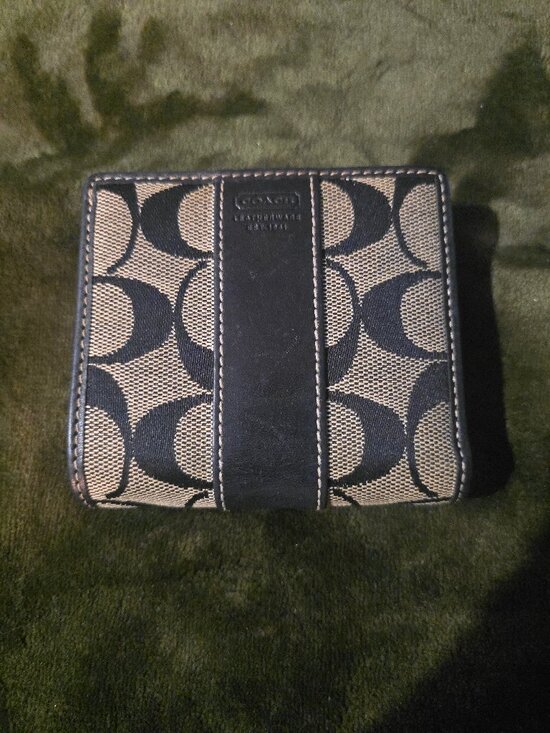 Coach Accessories - Coach Signature Compact Bifold Wallet Khaki Black Kisslock Coin Purse